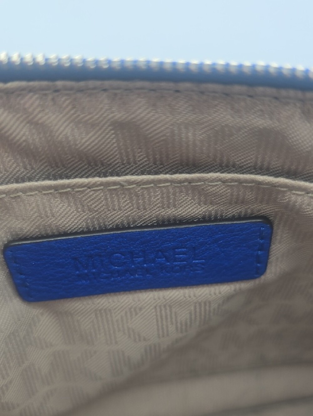 Michael Kors Cobalt Blue W/ Silver Pebbled Leather Wristlet/Phone Holder (EUC)๐ - Picture 8 of 10